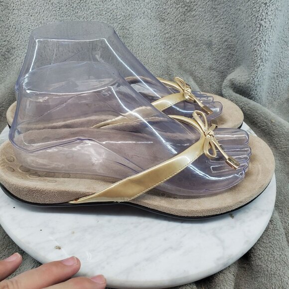 Vionic Shoes Womens Size 8 Gold Faux Leather Bella II Thong Sandals *Read* - Picture 4 of 10